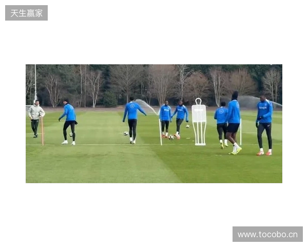 跟队:埃斯特旺参加了切尔西的公开训练,里斯、约恩森缺席 跟队:埃斯特旺参加了切尔西的公开训练,里斯、约恩森缺席
